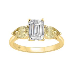 14K YELLOW GOLD 2 1/2CT EMERALD/YELLOW PEAR DIAMOND LADIES RING (CENTER STONE EMERALD DIAMOND 1 1/2CT)