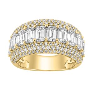 Elegant 14K Yellow Gold Ladies Ladies Ring 3 1/4Ct Round & Emerald Cut Diamonds