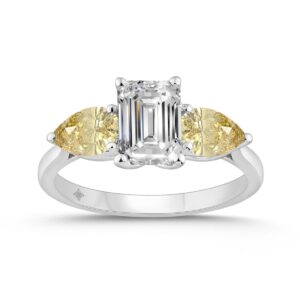 14K WHITE GOLD 2 1/2CT EMERALD/YELLOW PEAR DIAMOND LADIES RING (CENTER STONE EMERALD DIAMOND 1 1/2CT)
